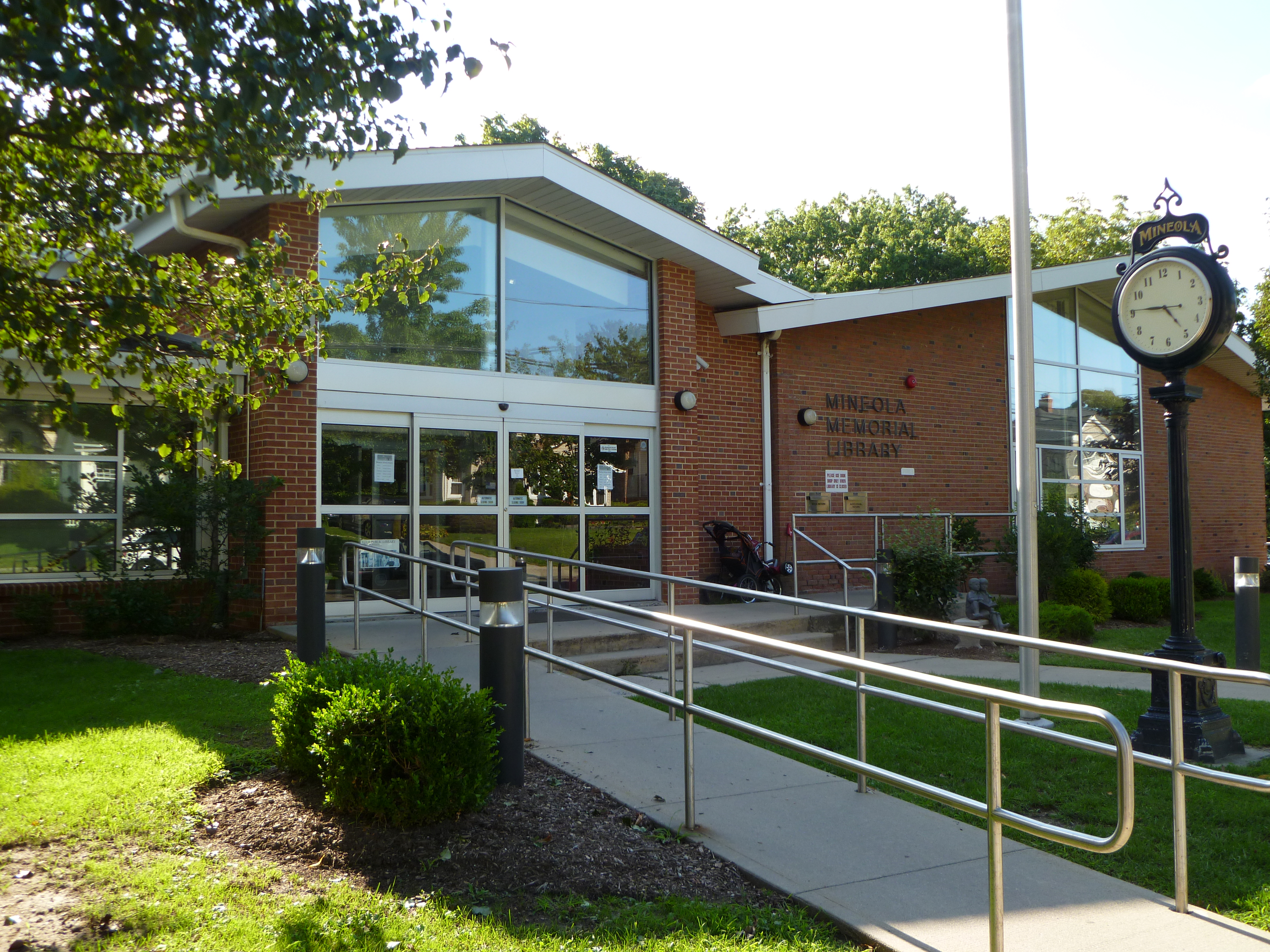 Photo of Mineola Memorial Library